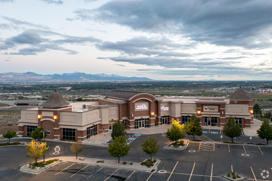 10 W Scenic Pointe Dr, Draper, UT for rent - Building Photo - Image 3 of 13