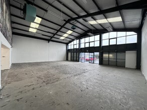 Carmarthen Rd, Swansea to rent Interior Photo- Image 2 of 2