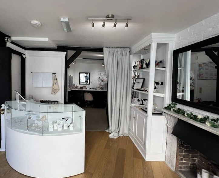 11 West St, Storrington for sale - Interior Photo - Image 2 of 5