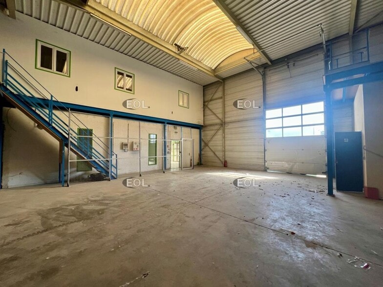 Light Industrial in Claye-Souilly to rent - Building Photo - Image 3 of 7