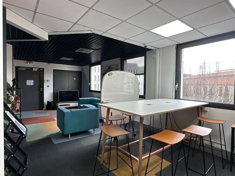 Office in Lyon to rent Building Photo- Image 1 of 8
