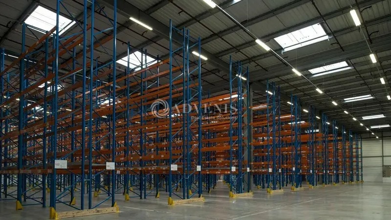 Industrial in Compans to rent - Interior Photo - Image 3 of 9