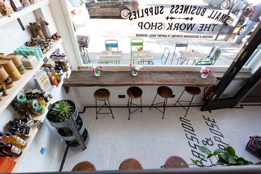 147 St Margarets Rd, Twickenham for sale - Interior Photo - Image 2 of 4