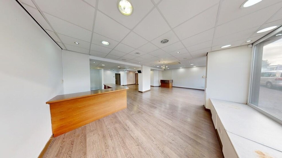 485 Leeds Rd, Bradford to rent - Building Photo - Image 2 of 8