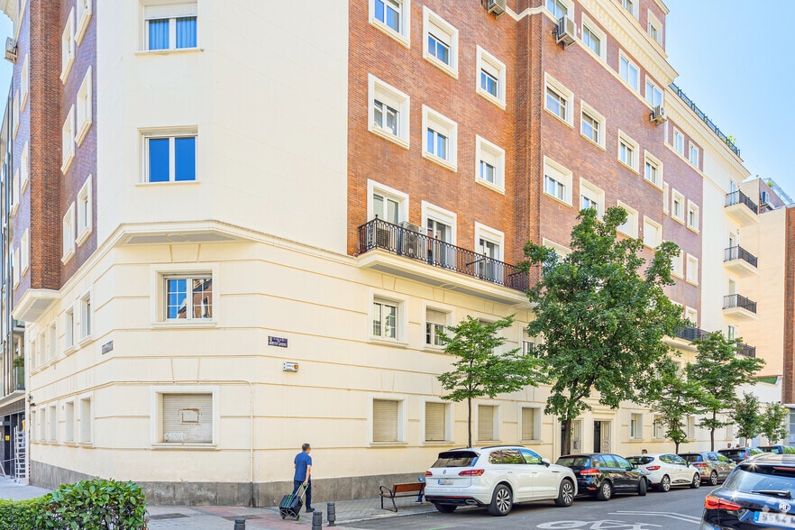 Build-to-Rent in Madrid, Madrid for sale - Building Photo - Image 2 of 2