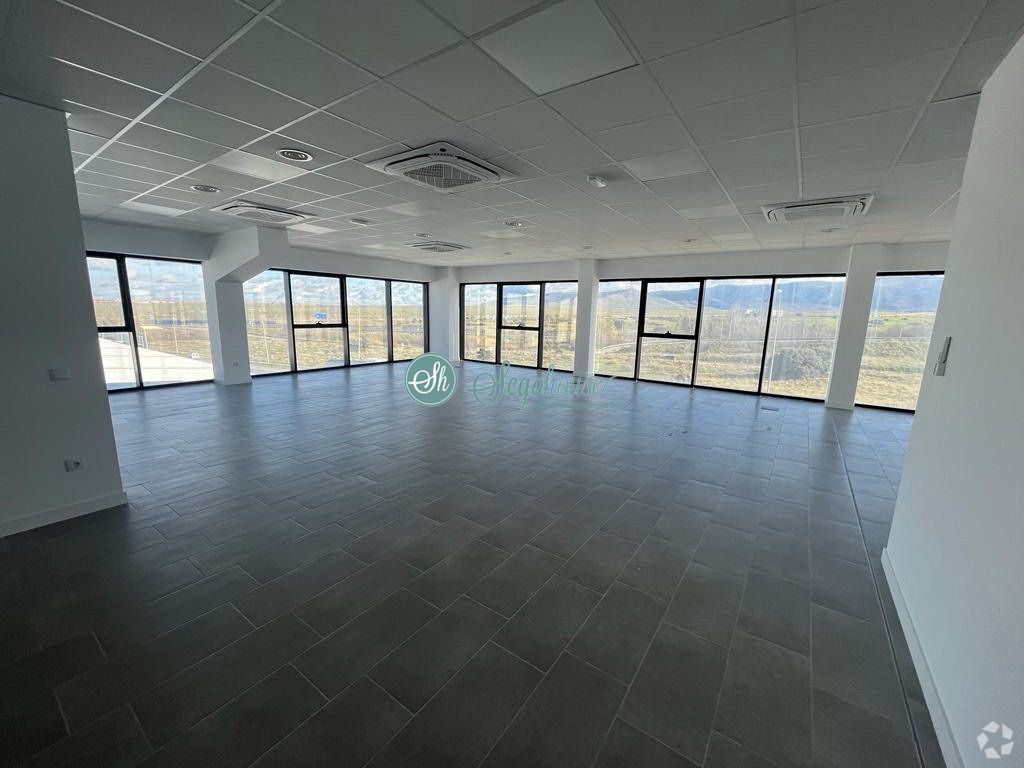 Office in Segovia, Segovia to rent Interior Photo- Image 1 of 2