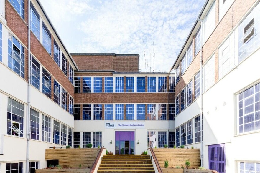 Pixmore Ave, Letchworth Garden City to rent - Building Photo - Image 3 of 81