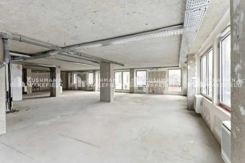 Office in Suresnes to rent Interior Photo- Image 1 of 6