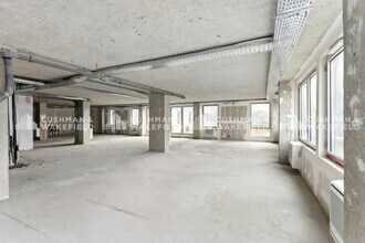 Office in Suresnes to rent Interior Photo- Image 1 of 6