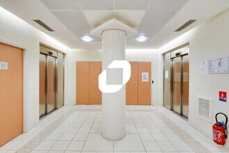 Office in Évry-Courcouronnes to rent Lobby- Image 2 of 10