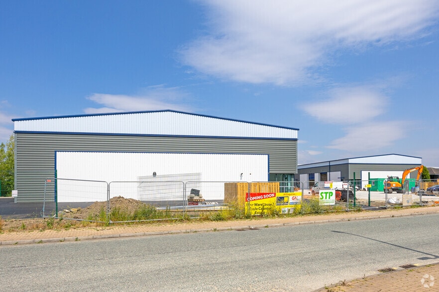 Thomas Maddison Ln, Wakefield to rent - Building Photo - Image 3 of 4