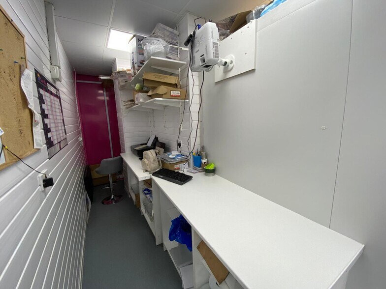 3-5 Ron Leighton Way, London to rent - Interior Photo - Image 3 of 15