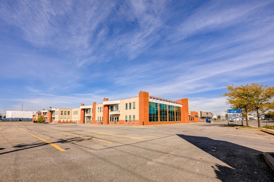 1415-1531 St Berlier, Laval, QC to rent - Building Photo - Image 2 of 12