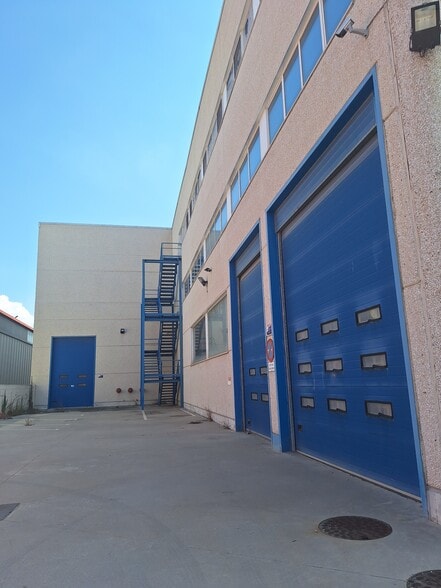 Industrial in Getafe, Madrid to rent - Building Photo - Image 3 of 12
