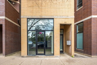 2816 W Chicago Ave, Chicago, IL for rent Building Photo- Image 1 of 19