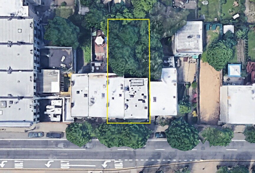 73 McGuinness Blvd, Brooklyn 11222 UK