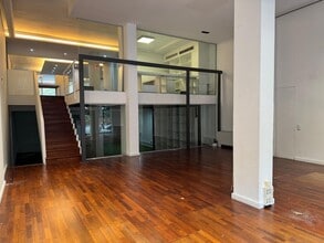 Retail in Barcelona, Barcelona to rent Interior Photo- Image 1 of 19