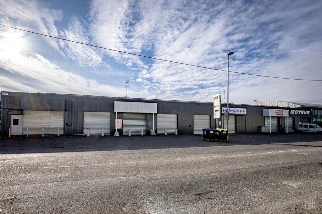 Location Commerce 470 m² - Photo 1