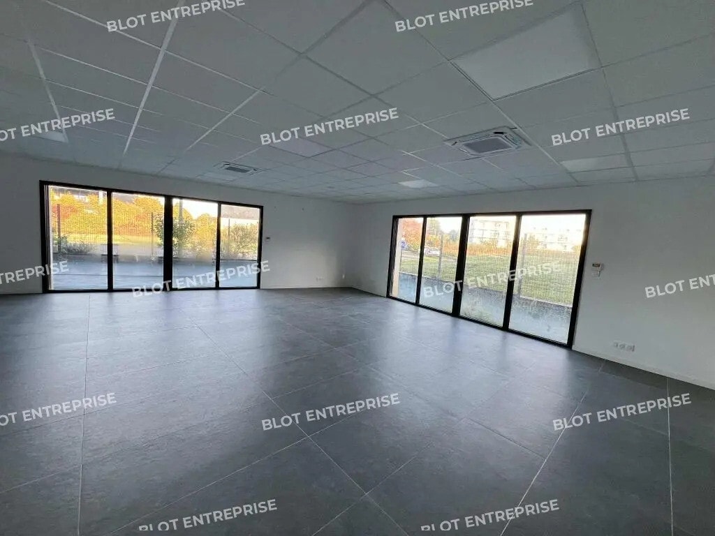 Location Entrepôt 100 m² à 254 m² - Photo 1