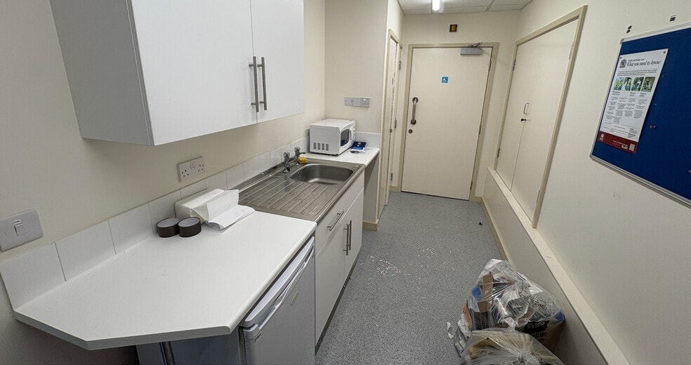 5 Free School Ln, Lincoln to rent - Interior Photo - Image 3 of 7