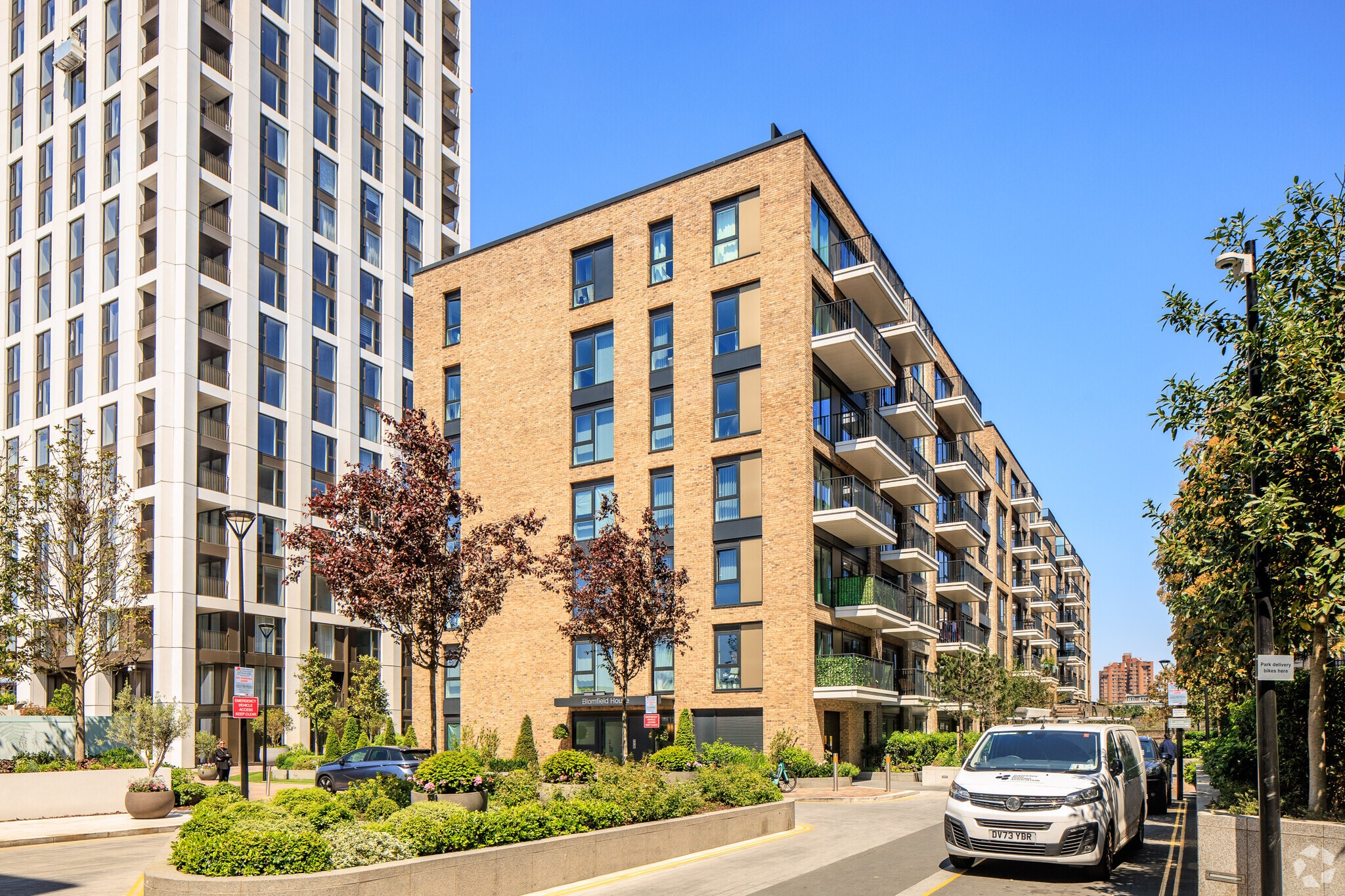 4 Lockgate Rd, London for sale Primary Photo- Image 1 of 7