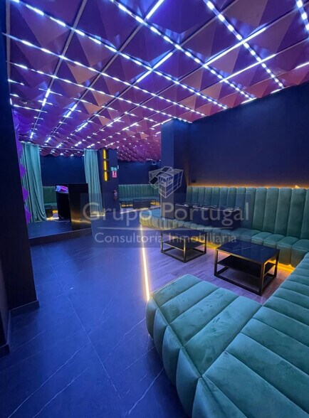 Retail in Madrid, Madrid to rent - Building Photo - Image 2 of 3