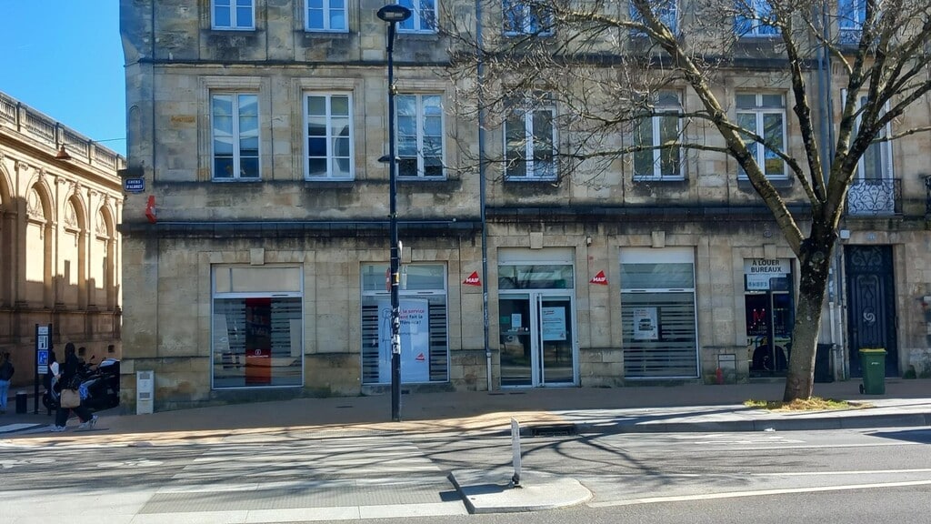 Location Commerce 300 m² - Photo 1