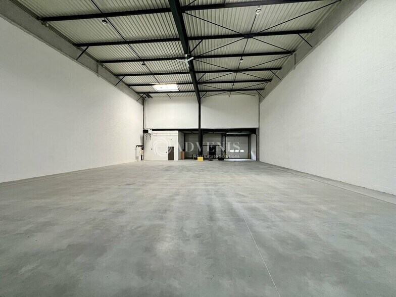 Light Industrial in SAINT-OUEN-L'AUMONE to rent - Interior Photo - Image 2 of 10