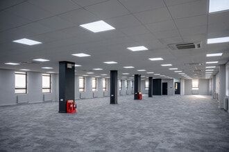 Basing Vw, Basingstoke to rent Interior Photo- Image 2 of 6