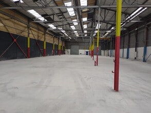 Industrial in Corbeil-Essonnes to rent Interior Photo- Image 2 of 4