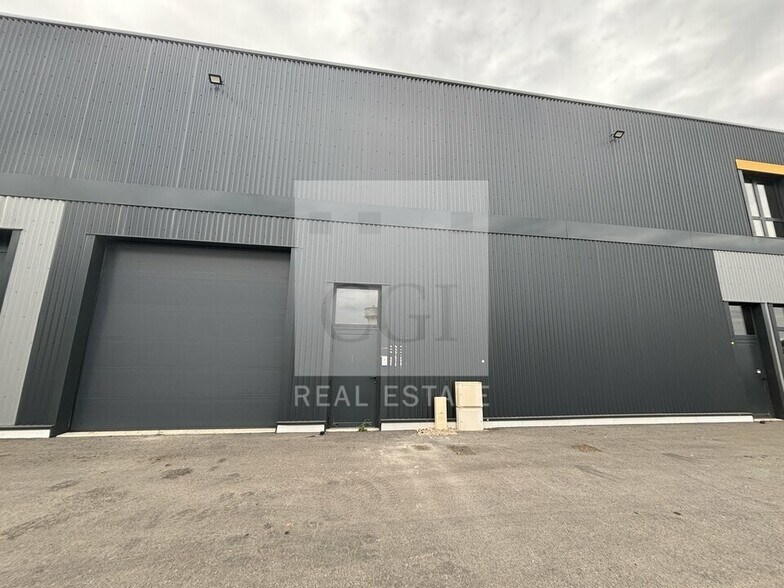 53 Avenue Carnot, Neuville-sur-Saône to rent - Building Photo - Image 1 of 10