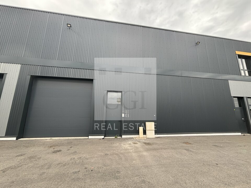 53 Avenue Carnot, Neuville-sur-Saône to rent Building Photo- Image 1 of 11