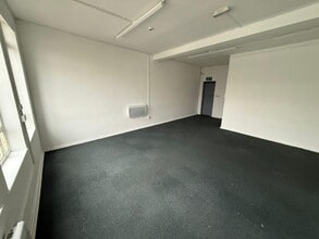 5-8 High St, Swansea to rent Interior Photo- Image 1 of 8