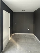 Retail in València, Valencia to rent Interior Photo- Image 1 of 1