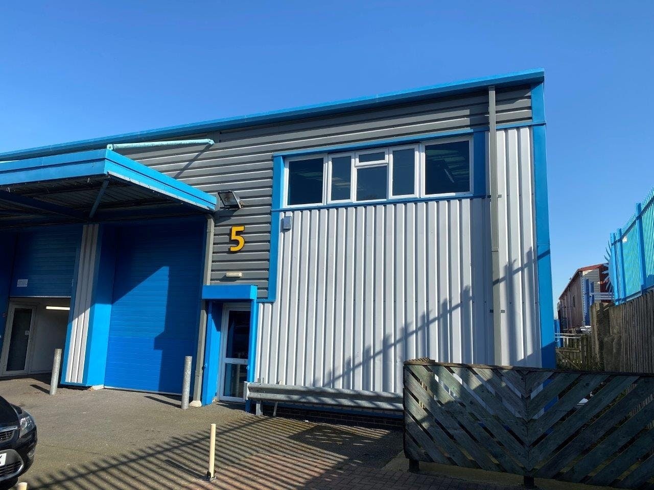 60 Cox Ln, Chessington to rent Building Photo- Image 1 of 7