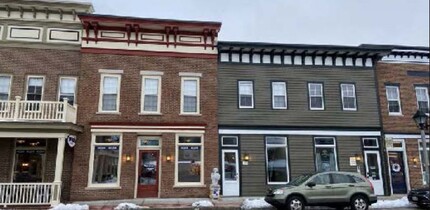 521-527 Milwaukee St, Delafield, WI for rent Building Photo- Image 1 of 3