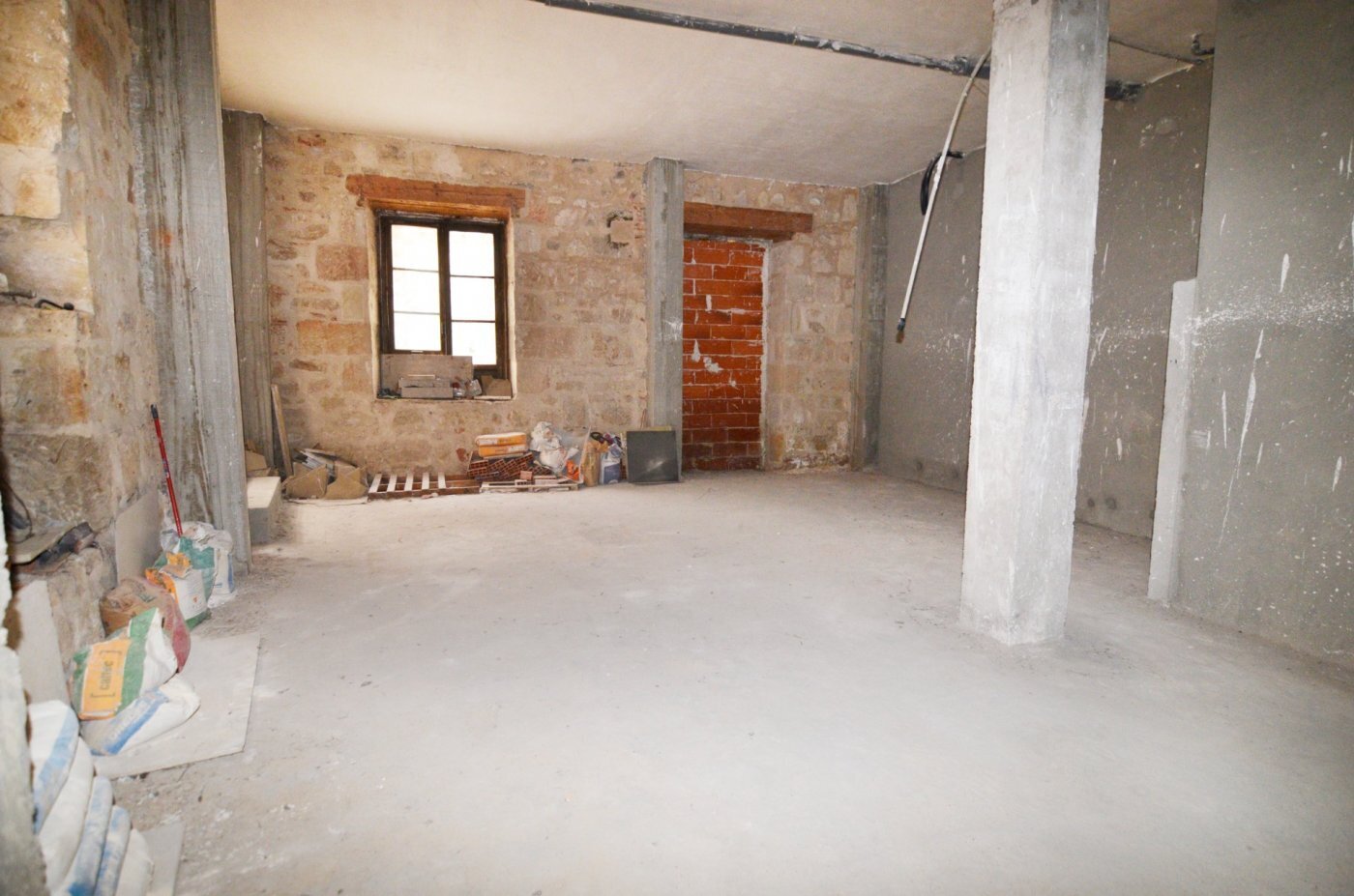 Retail in Salamanca, Salamanca to rent Building Photo- Image 1 of 51