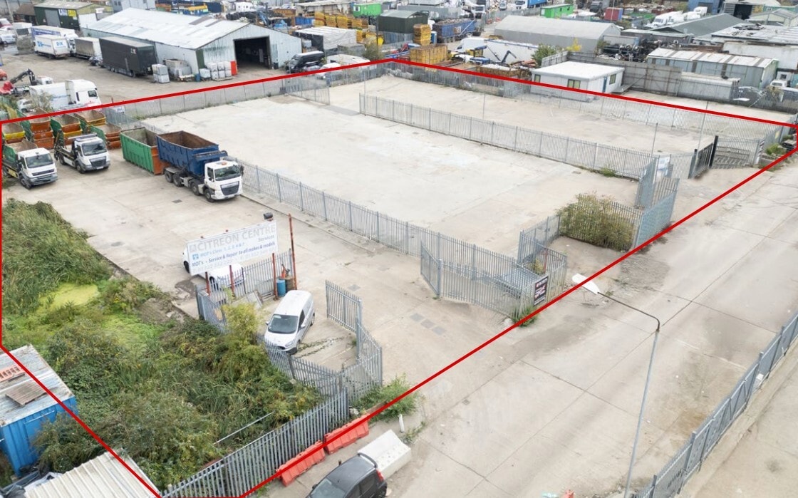 14-16 Maypole Crescent, Darenth Industrial Park, Erith to rent Primary Photo- Image 1 of 2