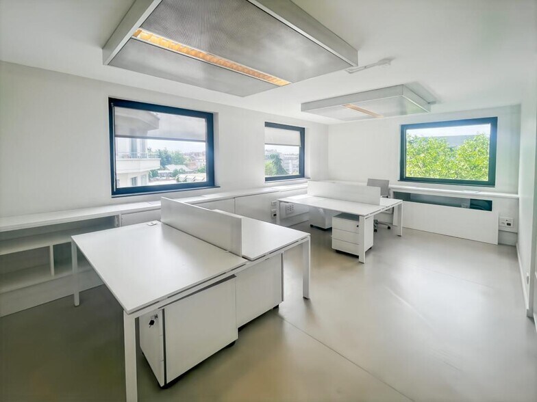 Office in Lyon for sale - Interior Photo - Image 2 of 8