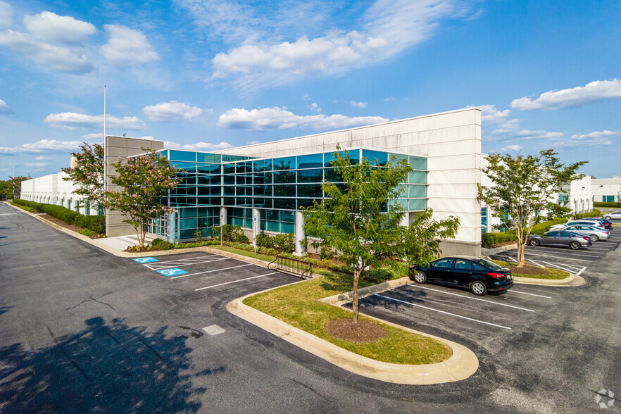 7229 Parkway Dr, Hanover, MD for rent - Building Photo - Image 1 of 5