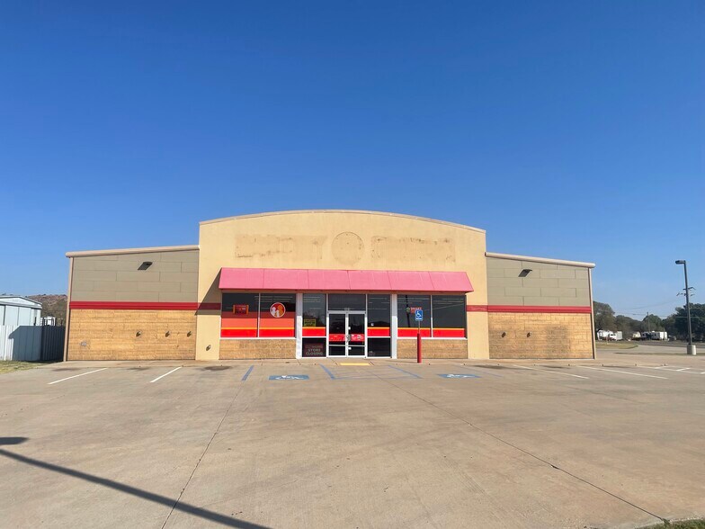 101 E 1st St, Granite, OK for rent - Building Photo - Image 1 of 4