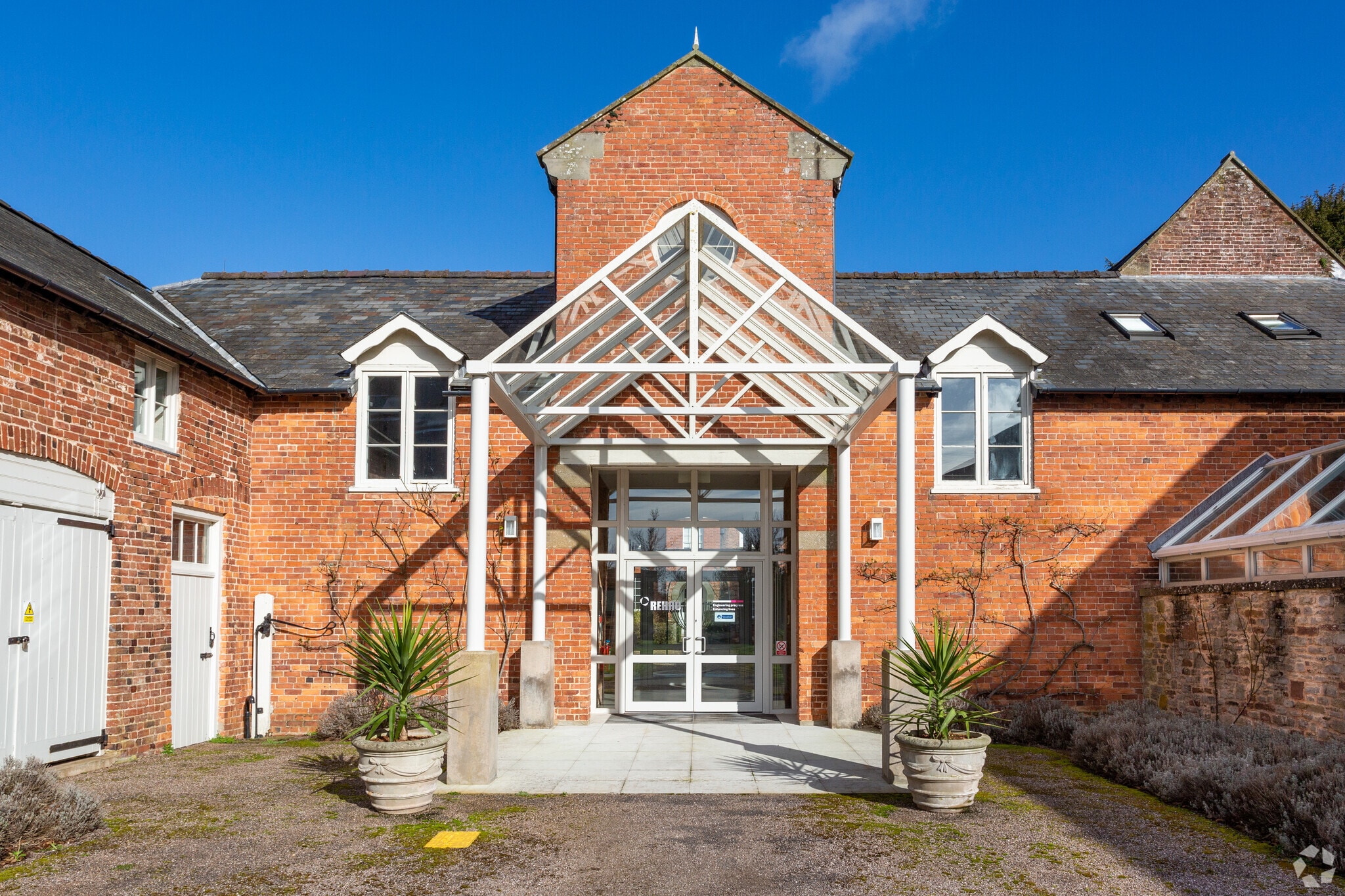 Walford, Walford to rent Building Photo- Image 1 of 20