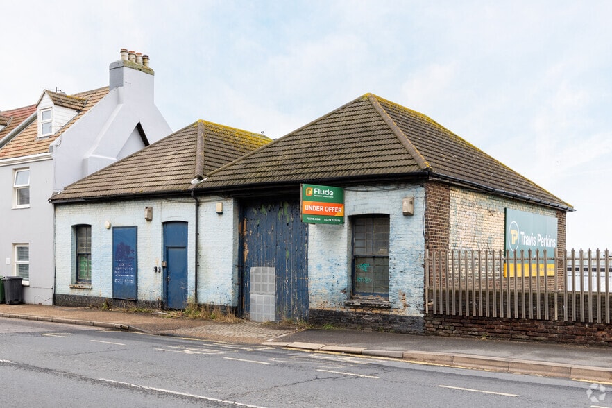 18 Wellington Rd, Brighton to rent - Primary Photo - Image 1 of 2