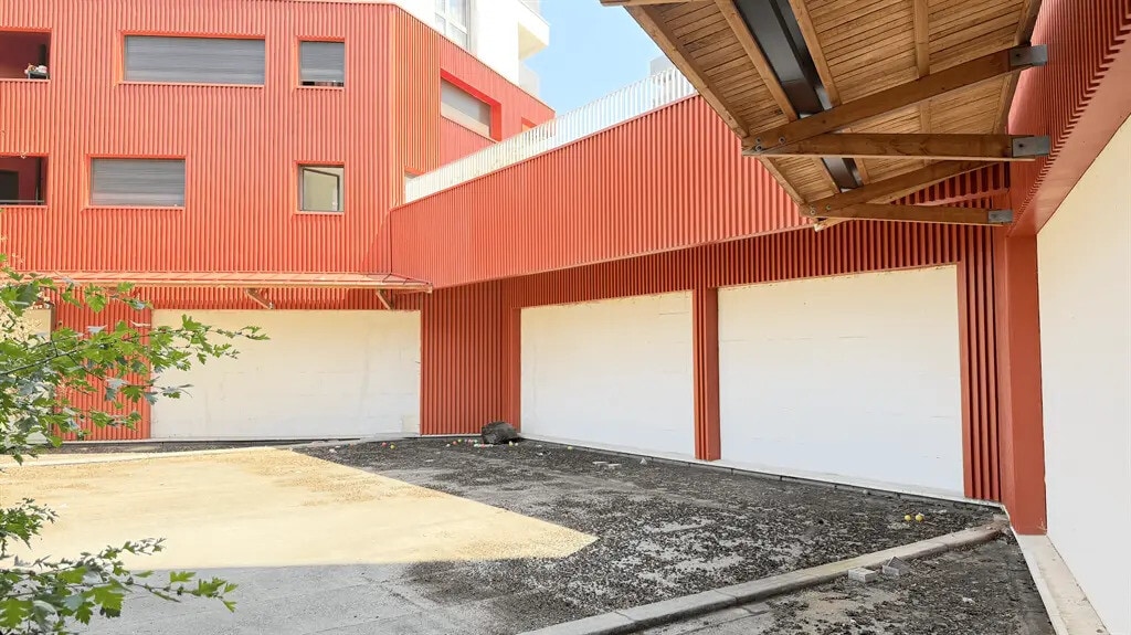 Location Commerce 411 m² - Photo 1