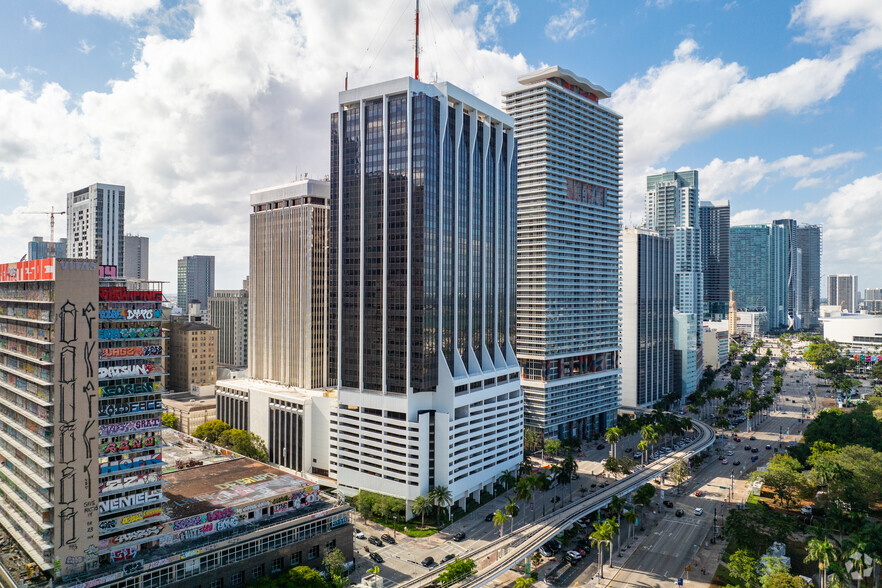 2 S Biscayne Blvd, Miami, FL for rent - Primary Photo - Image 1 of 40