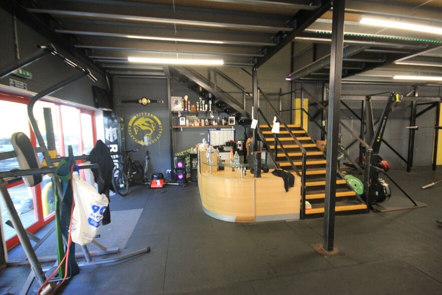 Unit 3 Cuxton Rd, Maidstone to rent - Interior Photo - Image 2 of 4