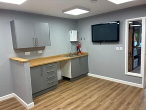 Brympton Way, Yeovil to rent Interior Photo- Image 1 of 4