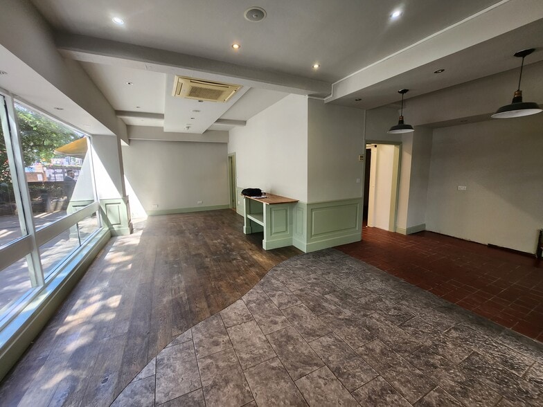 391 City Rd, London to rent - Interior Photo - Image 3 of 6