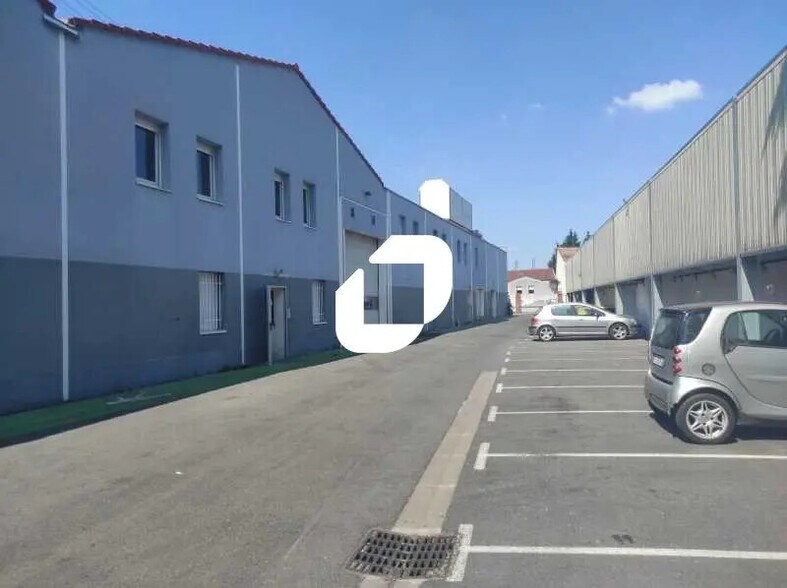 Light Industrial in Chevilly-Larue to rent - Primary Photo - Image 1 of 1