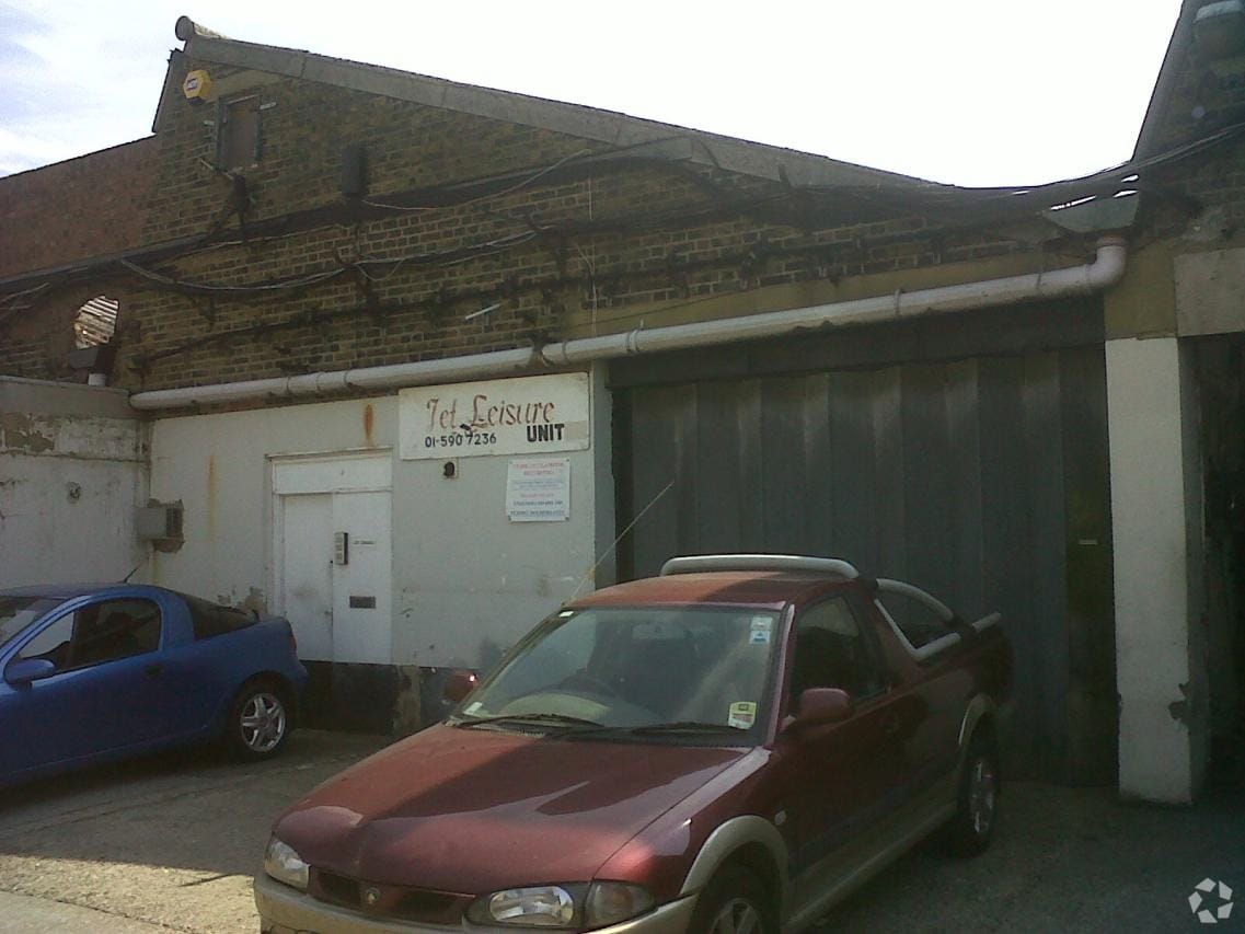 Kemp Rd, Dagenham RM8 1SL UK